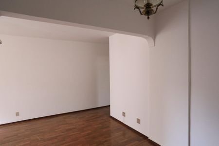 Sala de apartamento para alugar com 2 quartos, 90m² em Sion, Belo Horizonte