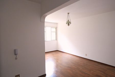 Sala de apartamento para alugar com 2 quartos, 90m² em Sion, Belo Horizonte