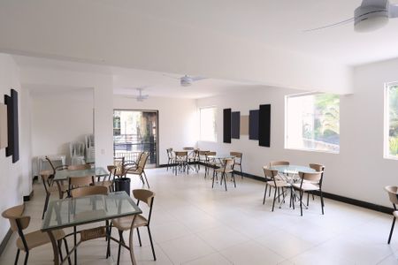 Apartamento para alugar com 90m², 2 quartos e 1 vagaÁrea comum - Salão de festas