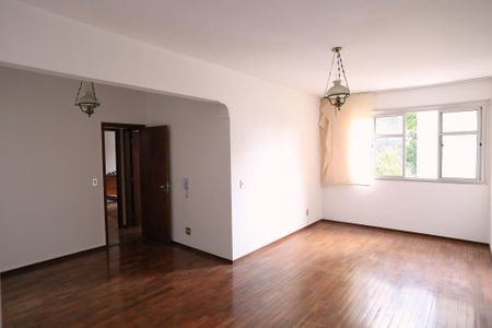 Sala de apartamento para alugar com 2 quartos, 90m² em Sion, Belo Horizonte