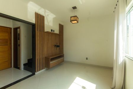 Sala de casa de condomínio para alugar com 4 quartos, 140m² em Penha de França, São Paulo