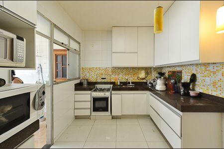 Apartamento à venda com 138m², 4 quartos e 2 vagasCozinha