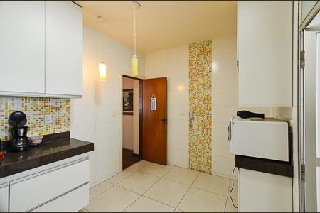 Apartamento à venda com 138m², 4 quartos e 2 vagasCozinha