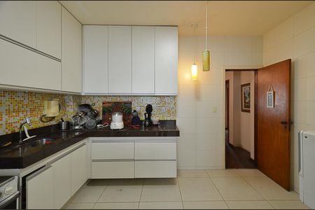 Apartamento à venda com 138m², 4 quartos e 2 vagasCozinha