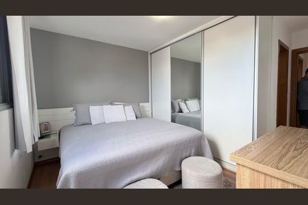 Apartamento à venda com 105m², 4 quartos e 3 vagasQuarto 2