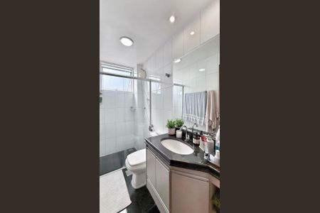 Apartamento à venda com 105m², 4 quartos e 3 vagasBanheiro social