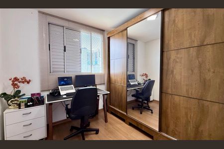 Apartamento à venda com 105m², 4 quartos e 3 vagasEscritório