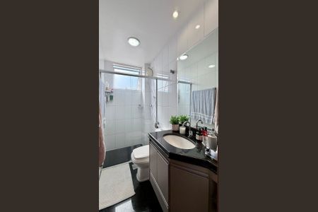 Apartamento à venda com 105m², 4 quartos e 3 vagasBanheiro social