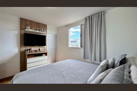 Apartamento à venda com 105m², 4 quartos e 3 vagasQuarto 2