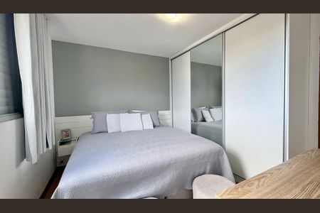 Apartamento à venda com 105m², 4 quartos e 3 vagasQuarto 2