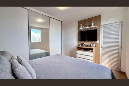 Apartamento à venda com 105m², 4 quartos e 3 vagasQuarto 2