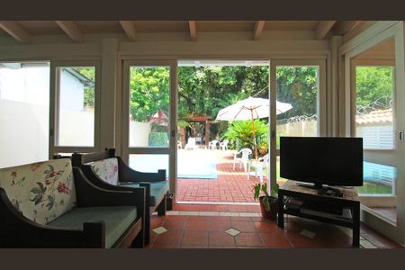 Casa à venda com 4 quartos, 242m² em Partenon, Porto Alegre