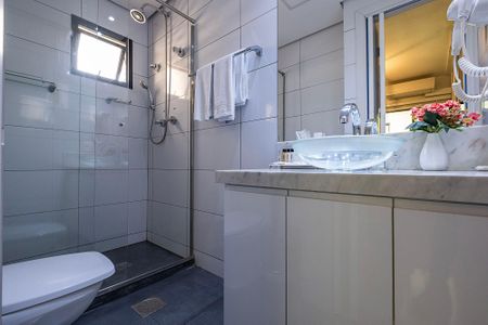 Banheiro de kitnet/studio à venda com 1 quarto, 31m² em Jardins, São Paulo