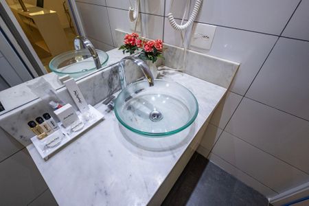 Banheiro de kitnet/studio à venda com 1 quarto, 31m² em Jardins, São Paulo