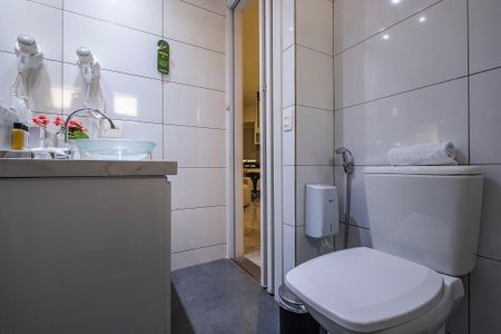 Banheiro de kitnet/studio à venda com 1 quarto, 31m² em Jardins, São Paulo