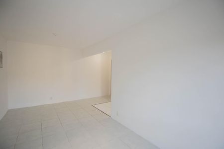 Sala de apartamento para alugar com 2 quartos, 55m² em Vista Alegre, São Gonçalo