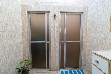 Casa à venda com 185m², 2 quartos e 3 vagasBanheiro
