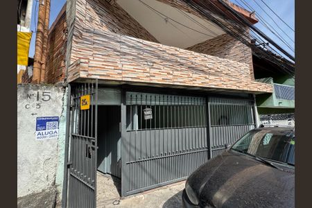Fachada com Placa de casa para alugar com 2 quartos, 60m² em São Pedro, Osasco