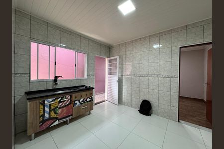 Cozinha de casa para alugar com 2 quartos, 60m² em São Pedro, Osasco
