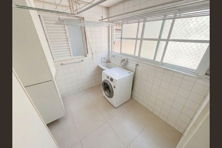Apartamento à venda com 130m², 3 quartos e 1 vagaÁrea de serviço