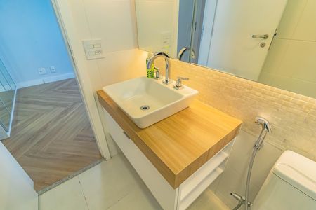 Apartamento à venda com 73m², 2 quartos e 1 vaga Apartamento à venda com 73m², 2 quartos e 1 vagaBanheiro social