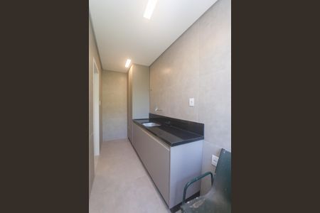 Casa de condomínio à venda com 380m², 5 quartos e 10 vagas Casa de condomínio à venda com 380m², 5 quartos e 10 vagasÁrea de Serviço