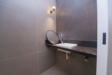 Casa de condomínio à venda com 380m², 5 quartos e 10 vagas Casa de condomínio à venda com 380m², 5 quartos e 10 vagasBanheiro suite 1
