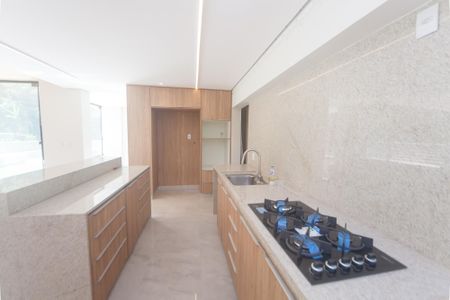 Casa de condomínio à venda com 380m², 5 quartos e 10 vagas Casa de condomínio à venda com 380m², 5 quartos e 10 vagasCozinha