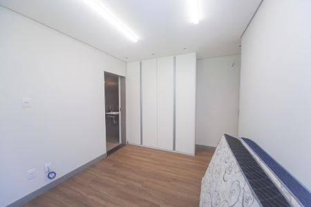 Casa de condomínio à venda com 380m², 5 quartos e 10 vagas Casa de condomínio à venda com 380m², 5 quartos e 10 vagassuite 1