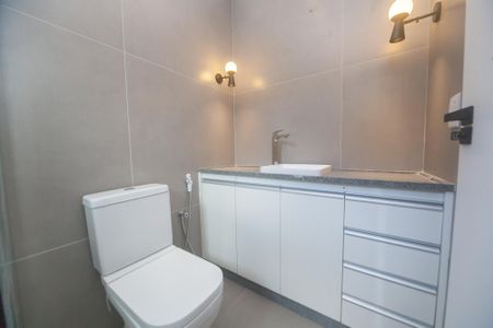 Casa de condomínio à venda com 380m², 5 quartos e 10 vagas Casa de condomínio à venda com 380m², 5 quartos e 10 vagasBanheiro suite 2