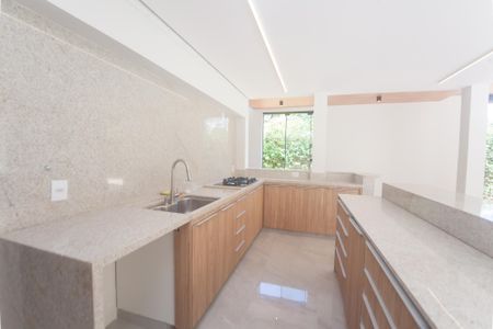 Casa de condomínio à venda com 380m², 5 quartos e 10 vagas Casa de condomínio à venda com 380m², 5 quartos e 10 vagasCozinha
