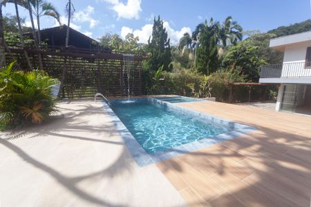 Casa de condomínio à venda com 380m², 5 quartos e 10 vagas Casa de condomínio à venda com 380m², 5 quartos e 10 vagasPiscina