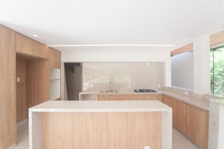 Cozinha de casa de condomínio à venda com 5 quartos, 380m² em Retiro do Chale, Brumadinho