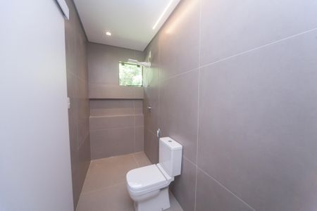 Casa de condomínio à venda com 380m², 5 quartos e 10 vagas Casa de condomínio à venda com 380m², 5 quartos e 10 vagasBanheiro suite 1