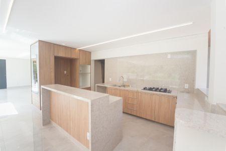 Cozinha de casa de condomínio à venda com 5 quartos, 380m² em Retiro do Chale, Brumadinho