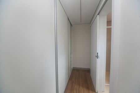 Casa de condomínio à venda com 380m², 5 quartos e 10 vagas Casa de condomínio à venda com 380m², 5 quartos e 10 vagasCloset da suíte 3