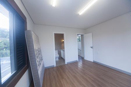 Casa de condomínio à venda com 380m², 5 quartos e 10 vagas Casa de condomínio à venda com 380m², 5 quartos e 10 vagassuite 2