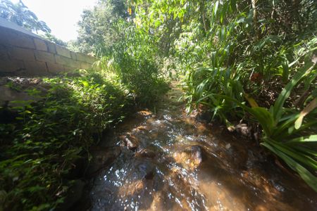 Casa de condomínio à venda com 380m², 5 quartos e 10 vagas Casa de condomínio à venda com 380m², 5 quartos e 10 vagasQuintal / riacho