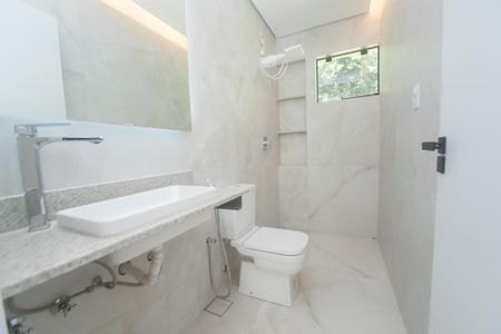Casa de condomínio à venda com 380m², 5 quartos e 10 vagas Casa de condomínio à venda com 380m², 5 quartos e 10 vagasBanheiro Social