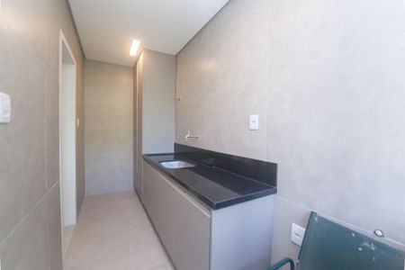 Casa de condomínio à venda com 380m², 5 quartos e 10 vagas Casa de condomínio à venda com 380m², 5 quartos e 10 vagasÁrea de Serviço