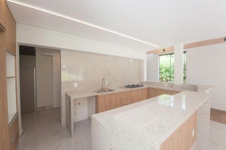 Casa de condomínio à venda com 380m², 5 quartos e 10 vagas Casa de condomínio à venda com 380m², 5 quartos e 10 vagasCozinha