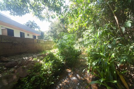 Casa de condomínio à venda com 380m², 5 quartos e 10 vagas Casa de condomínio à venda com 380m², 5 quartos e 10 vagasQuintal / riacho