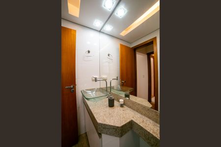 Apartamento para alugar com 60m², 2 quartos e 2 vagasBanheiro Social 1