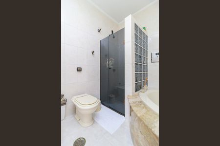 Casa à venda com 226m², 3 quartos e 3 vagas Casa à venda com 226m², 3 quartos e 3 vagasSuíte - Banheiro