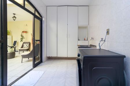Casa à venda com 226m², 3 quartos e 3 vagas Casa à venda com 226m², 3 quartos e 3 vagasÁrea de Serviço