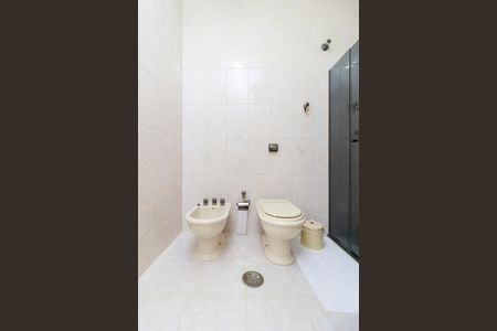 Casa à venda com 226m², 3 quartos e 3 vagas Casa à venda com 226m², 3 quartos e 3 vagasSuíte - Banheiro