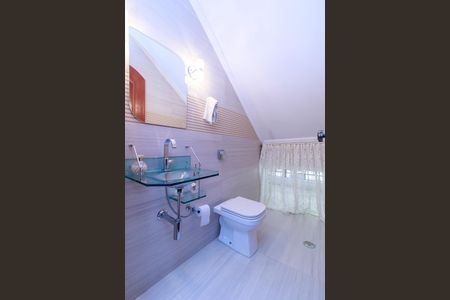 Casa à venda com 226m², 3 quartos e 3 vagas Casa à venda com 226m², 3 quartos e 3 vagasLavabo