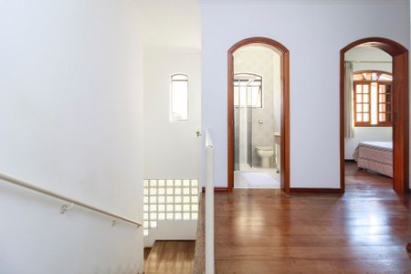 Casa à venda com 226m², 3 quartos e 3 vagas Casa à venda com 226m², 3 quartos e 3 vagasHall dos Quartos