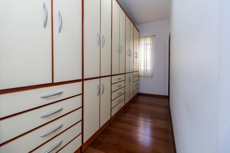 Casa à venda com 226m², 3 quartos e 3 vagas Casa à venda com 226m², 3 quartos e 3 vagasSuíte - Closet