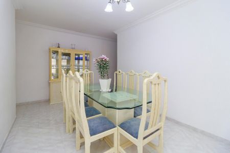 Casa à venda com 226m², 3 quartos e 3 vagas Casa à venda com 226m², 3 quartos e 3 vagasSala de Jantar